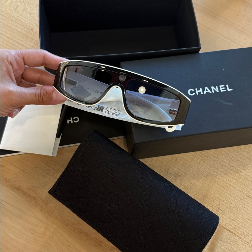 CHANEL Sunglasses